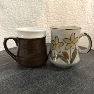 Set of 2 Vintage 70s Retro Speckled Stoneware Floral Mugs Mid Century Modern